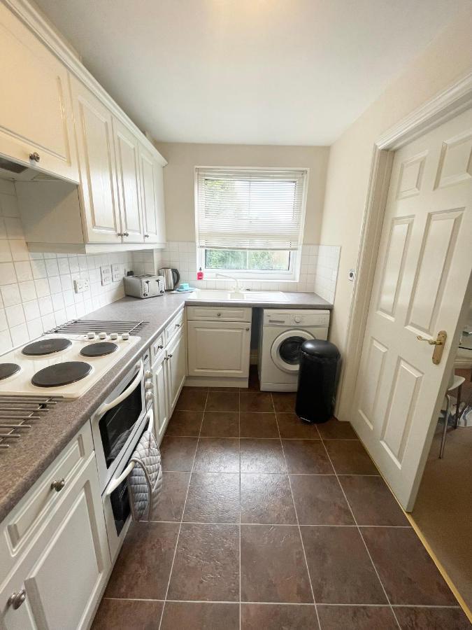 Best Price - Amazing 2 Bed 2 Bath - 4 Singles Or Super King Beds, 10 Min Walk To City Centre, 5 Minute Walk To Mayflower Theatre, Smart Tv, Ensuite, Balcony, Free Parking Саутхамптън Екстериор снимка